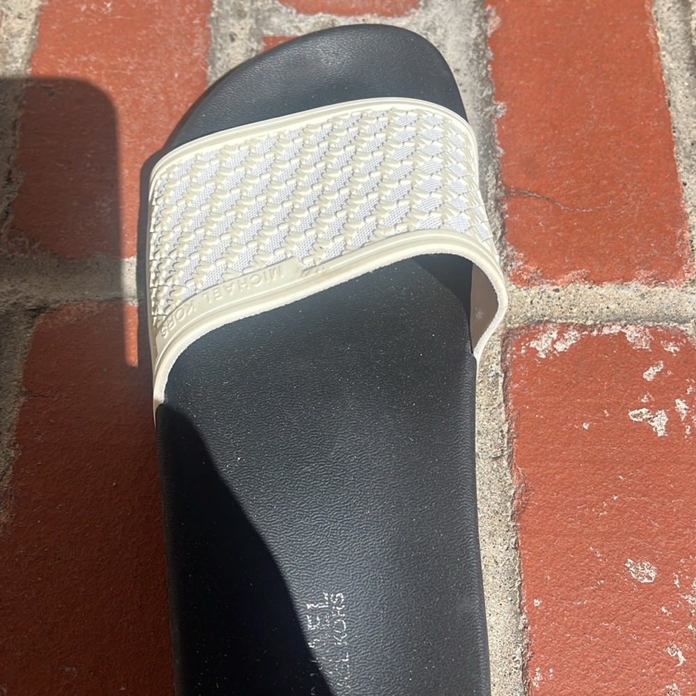 Michael Kors Slide - Picture 8 of 11